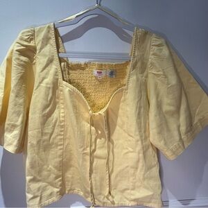 Lévis yellow crop top